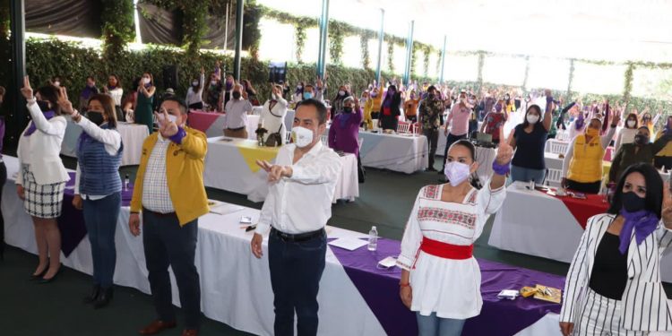 Víctor Manríquez, el dirigente de la paridad de género