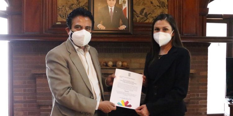 Entrega Armando Hurtado nombramiento a rectora de la Universidad Intercultural Indígena