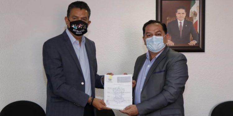 Entrega Semaccdet resolutivo en materia de impacto ambiental a empresa de Uruapan