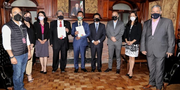 Da posesión Armando Hurtado a subsecretario de Educación Básica y a rector de la Universidad Intercultural Indígena