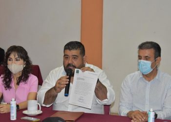 El Diputado Federal, Paco Huacus, solicita licencia al Congreso de la Unión.