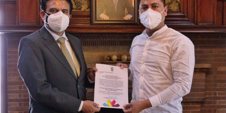 Entrega Armando Hurtado nombramiento a encargado del IAM