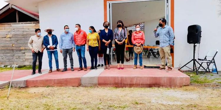 Benefician a estudiantes del plantel Nahuatzen del CECyTEM con nuevo comedor