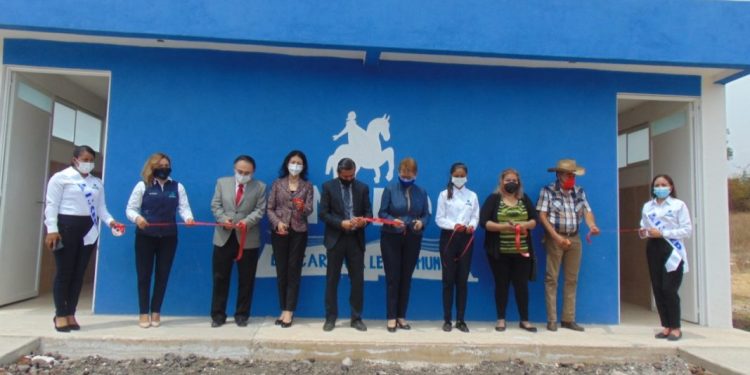 Recibe IMCED escrituras del plantel Irimbo