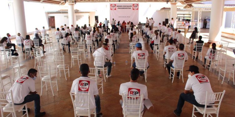 Dirigencia estatal de Redes Sociales refuerza presencia en Apatzingán