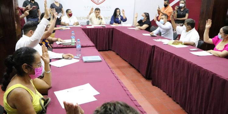 Música de arpa grande, danza folklórica y caballos bailadores, son patrimonio cultural de Apatzingán