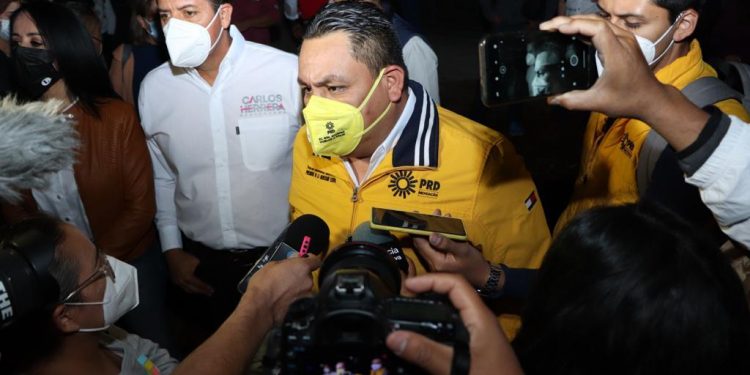 Raúl Morón no puede ser candidato de Morena en Michoacán: PRD