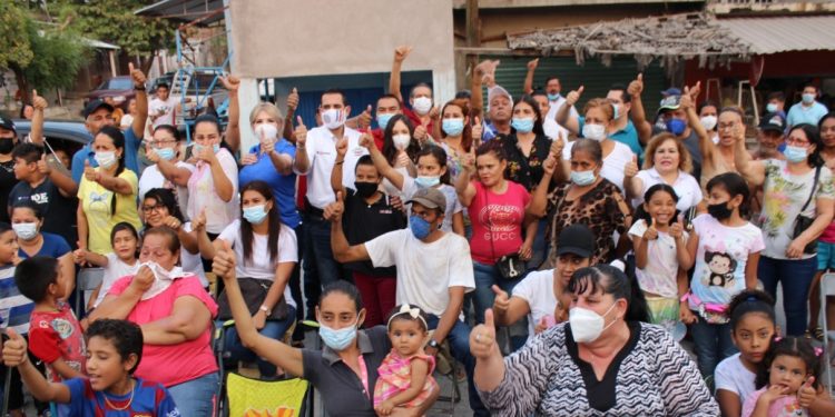 Firme el apoyo para desarrollo urbano de colonias de Apatzingán con Uriel Chávez Mendoza