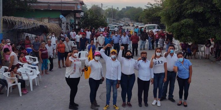 En Felipe Carrillo Puerto arropan a Mayra Calderón a la que prometen llevar a la alcaldía