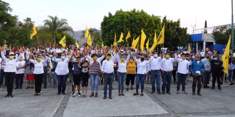 En Charo se desborda apoyo a favor de Roberto Domínguez