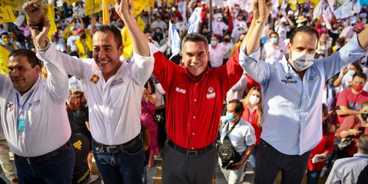 Acude Alejandro Moreno a arranques de campaña en Tarímbaro y Morelia