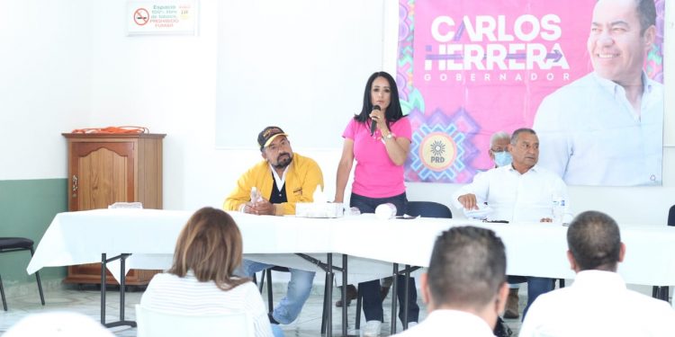 Van con Lucila Martínez los transportistas de la Ruta Gris