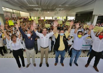 Refrendan trabajadores de la salud su apoyo a Carlos Herrera