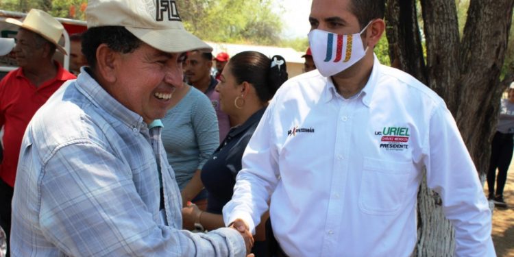 Uriel Chávez comprometido con la zona sur de Apatzingán y refrenda total apoyo