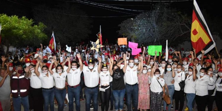 Culmina campaña Paco Huacus con multitudinario respaldo de los apatzinguenses.
