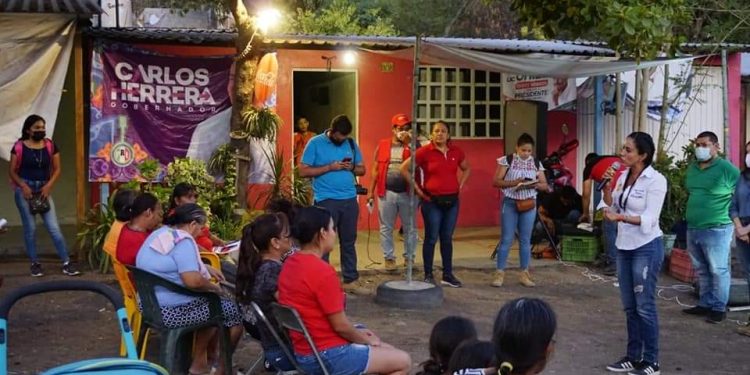 Las campañas se ganan caminando: Fanny Arreola