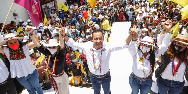 Miles de simpatizantes de Morena se han sumado con Carlos Herrera