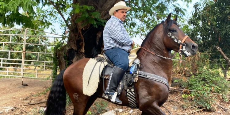 En Parácuaro las preferencias encaminan a Huriel Bautista para ganar la elección; Morenistas