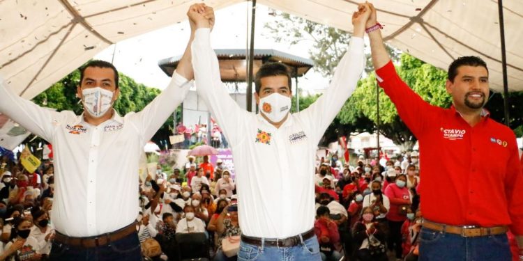 Juan Luis García cierra filas con mujeres y empresarios por región Huetamo