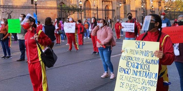 Personal de CENDI Michoacán exige pagos 2021 y regularización de personal