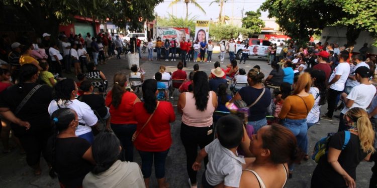 Impulso al comercio establecido; gestión y compromiso de Uriel Chávez en Apatzingán
