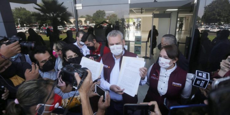 Presionan a trabajadores de gobierno para votar por Herrera, denuncian Bedolla y Andrade