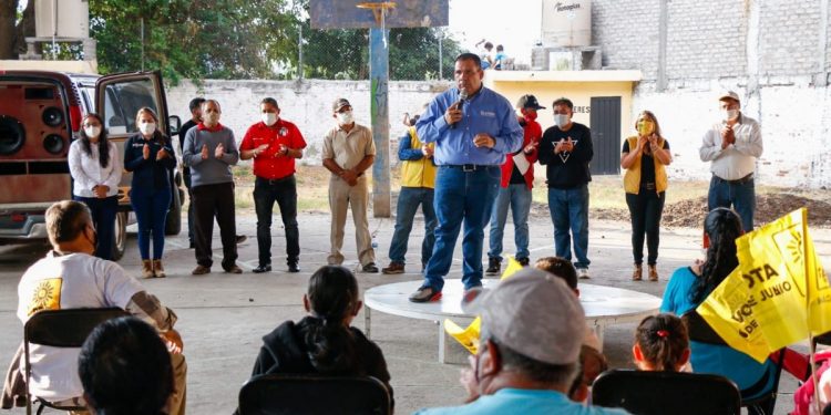 Bladimir va por la protección animal en Tarímbaro