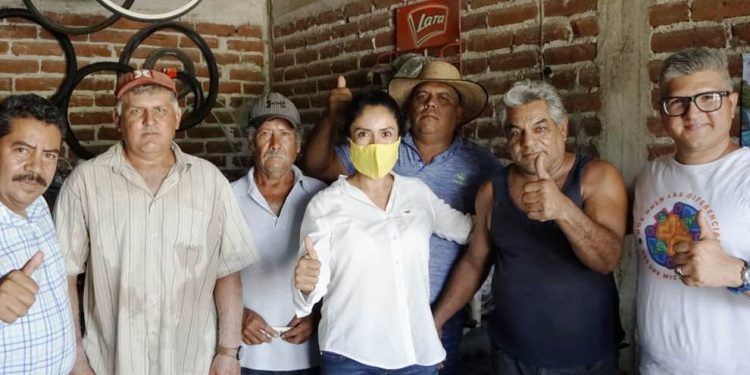 Acompaña Ángel Custodio a Fanny Arreola en San Juan de los Plátanos