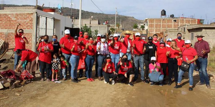 Coalcomán tendrá respaldo para sus gestiones y aterrizar recursos desde el Congreso: Irma Vargas