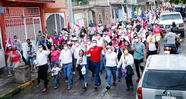 Participa Juan Luis García Conejo en marcha por la paz en Tuxpan