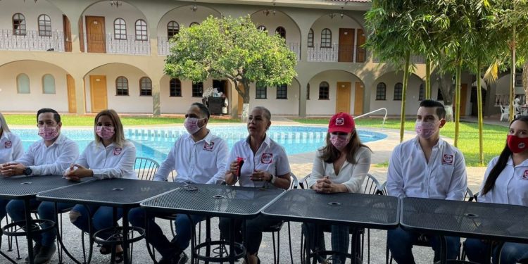 Se suman Celene Cortez y Jonatan Espinoza a la estructura de Elvira Loya