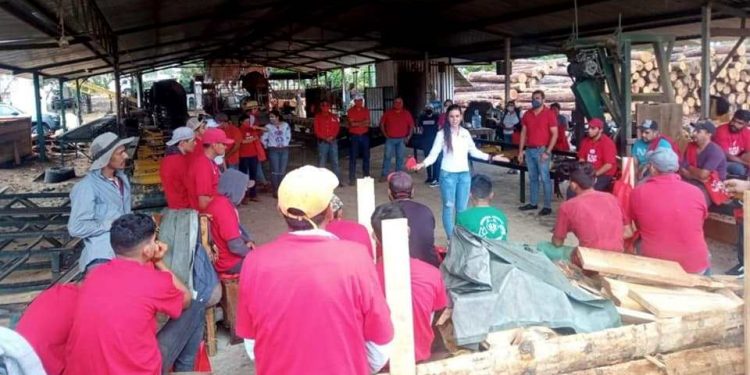 Irma Vargas asume el compromiso de gestión para general oportunidades de empleo para Coalcomán y el distrito 12