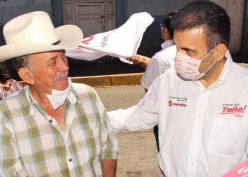 En Tancítaro ciudadanos colocan como puntero a Toño Cruz para Diputado Local