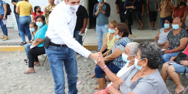 Mejoramiento de servicios, obra pública y atención a prestadores de servicios de Apatzingán compromisos de Uriel Chávez