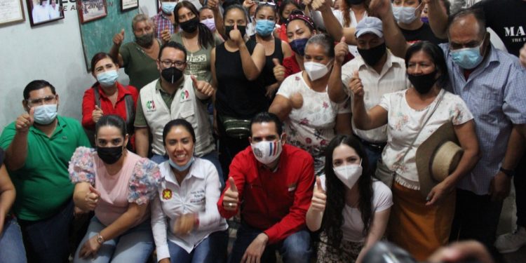 Uriel Chávez escucha a sector empresarial y trabajadores de Apatzingán