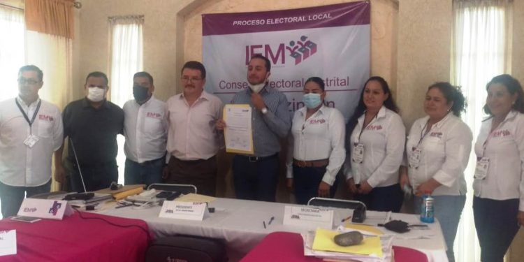 ¡No les voy a fallar! dijo Marcos Méndez tras recibir su constancia como regidor electo