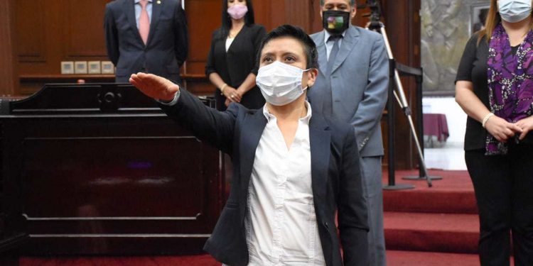 Rinde protesta Alfega Rivera como presidenta municipal sustituta de Chilchota