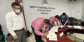 Paco Huacus recibe constancia de mayoría y validez que lo acreditan cono Diputado Federal Electo