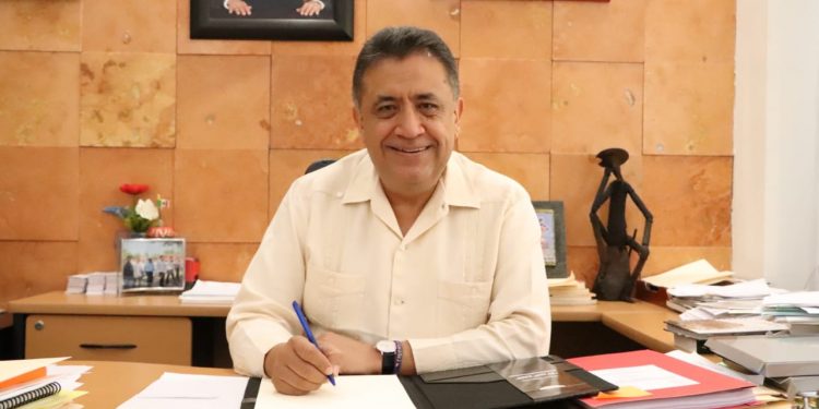 José Luis Cruz reasume funciones como presidente municipal de Apatzingán