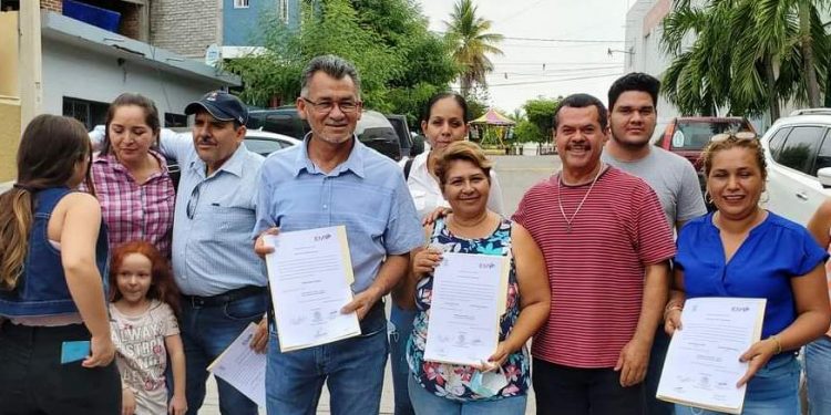 En Buenavista Tomatlán el Morenista Sergio Báez Torres  recibe constancia como Presidente Electo