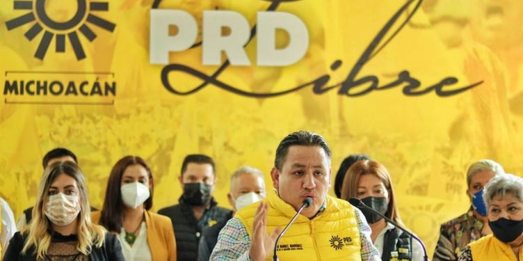 Vamos juntos a retomar las luchas del PRD: Víctor Manríquez