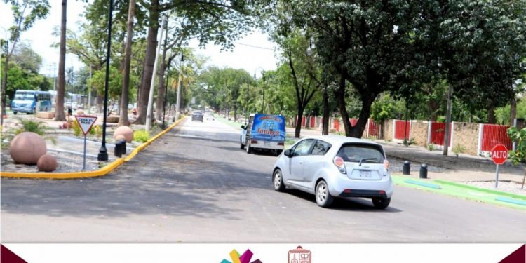 Abren circulación vehicular en la avenida Constitución de 1814 de Apatzingán