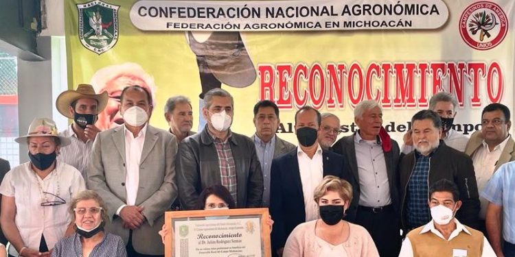 Reconocen agrónomos aportes de Julián Rodríguez al campo