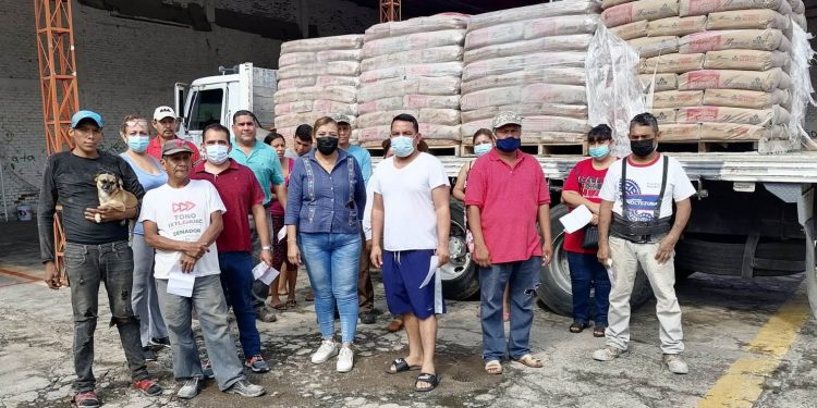 Gobierno municipal entrega 36 toneladas de cemento y mortero