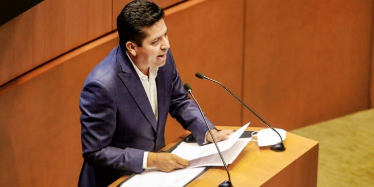 Antonio García exige mejor trato a mexicanos en el extranjero