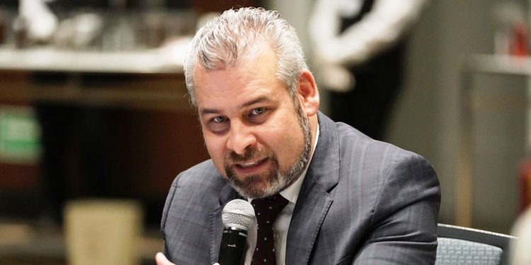 Voluntad de construir acuerdos, clave para resolver el conflicto magisterial: Bedolla