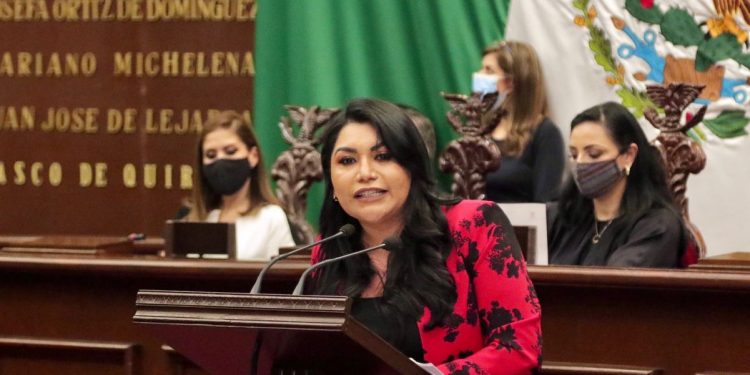 Nuestras primeras propuestas serán reducir los ingresos de los diputados y la eliminación de gastos superfluos: Brenda Fraga
