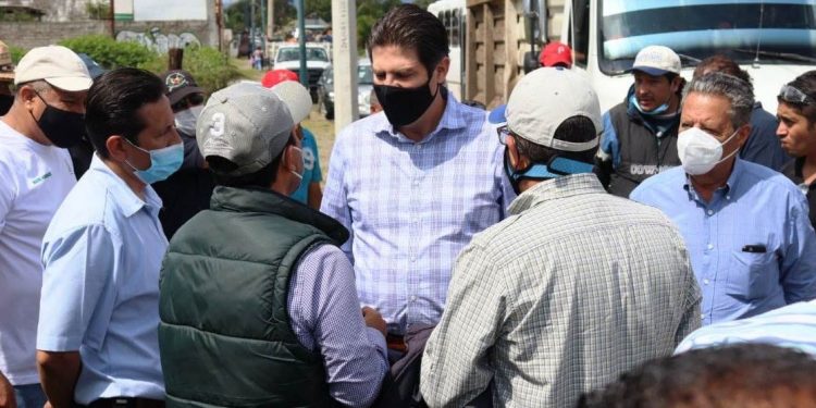 Supervisa Alfonso Martínez limpieza en márgenes del Río Grande