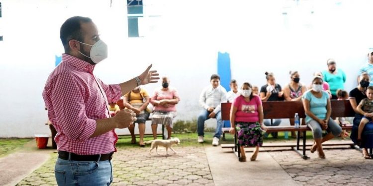 Recorre  Reyes Galindo comunidades afectadas por las lluvias