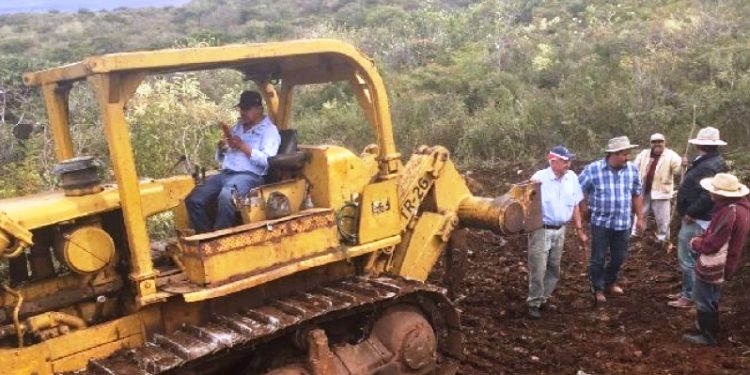 Construidos cerca de 5 mil bordos y abrevaderos en Michoacán